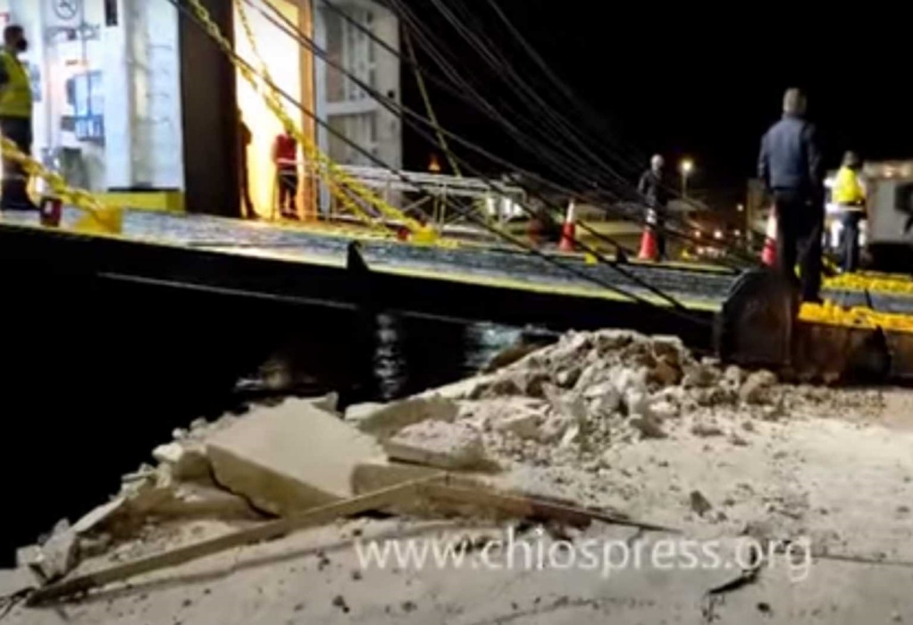 Χίος: Προσέκρουσε στην προβλήτα του λιμανιού το πλοίο «Νήσος Σάμος» (VIDEO)