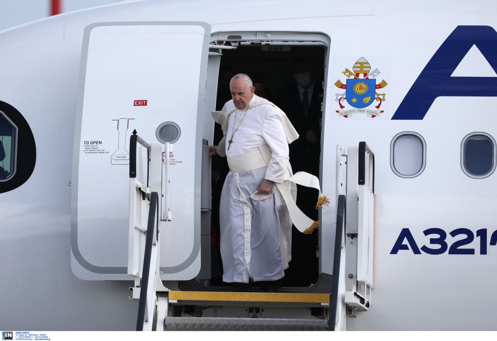 LIVE Εικόνα: Έφτασε στην Αθήνα ο Πάπας Φραγκίσκος