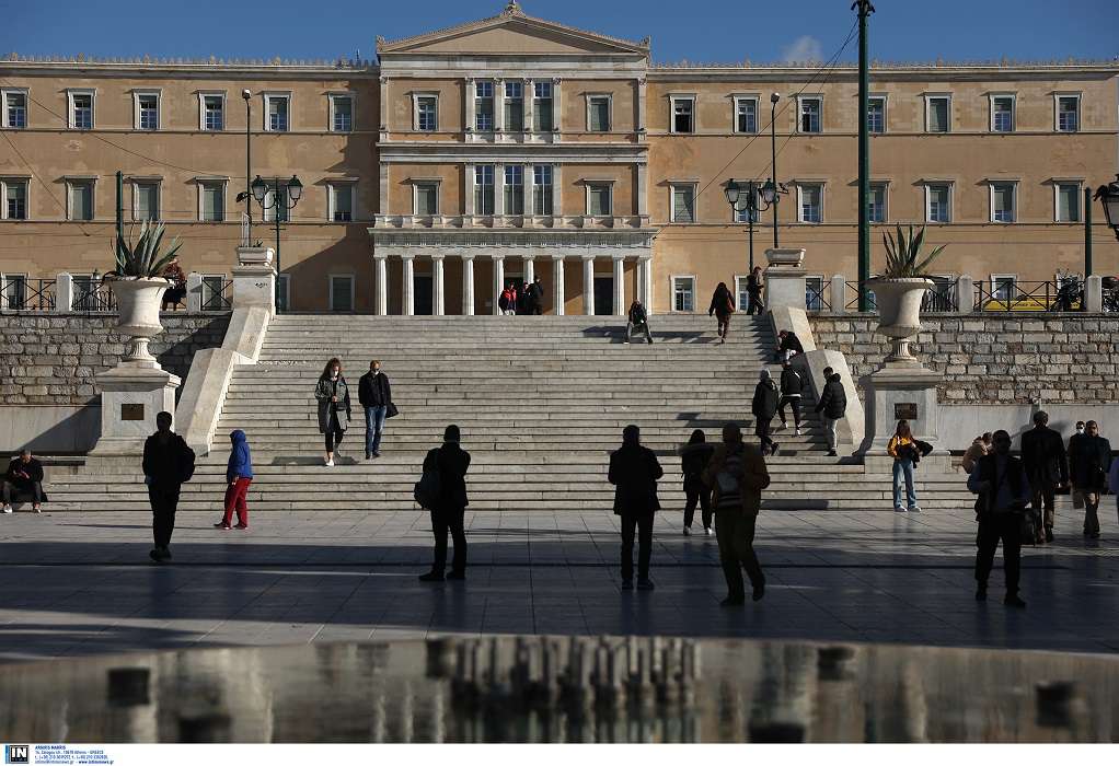 Τι πιστεύουν οι Έλληνες για το 2022 – Πώς ζουν και ποιες είναι οι συνήθειες τους