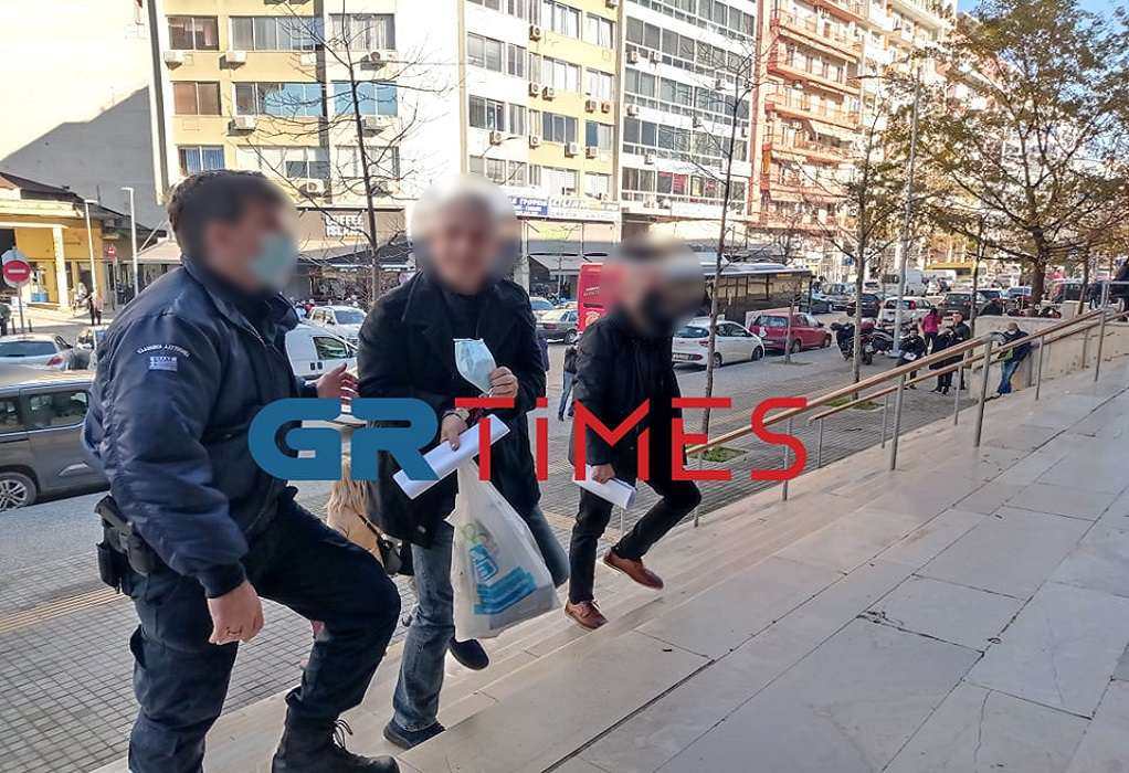 Κορωνοϊός-Θεσσαλονίκη: Νέα αναβολή για αρνητή που υπέβαλε μήνυση (VIDEO)  