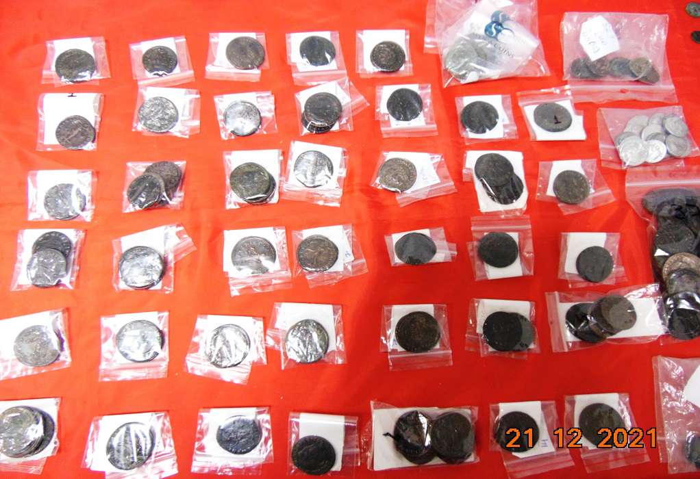 Σέρρες: Πατέρας και κόρη είχαν περισσότερα από 500 αρχαία νομίσματα (ΦΩΤΟ)