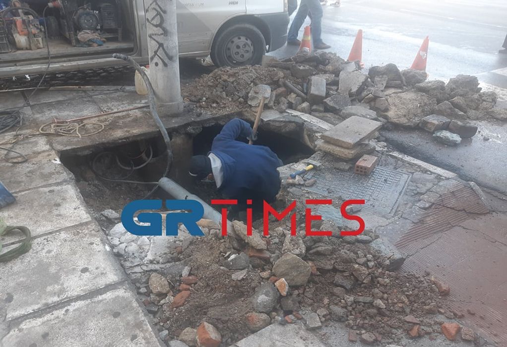 Θεσσαλονίκη: Μποτιλιάρισμα στο κέντρο λόγω βλάβης σε αγωγό της ΕΥΑΘ (ΧΑΡΤΗΣ)
