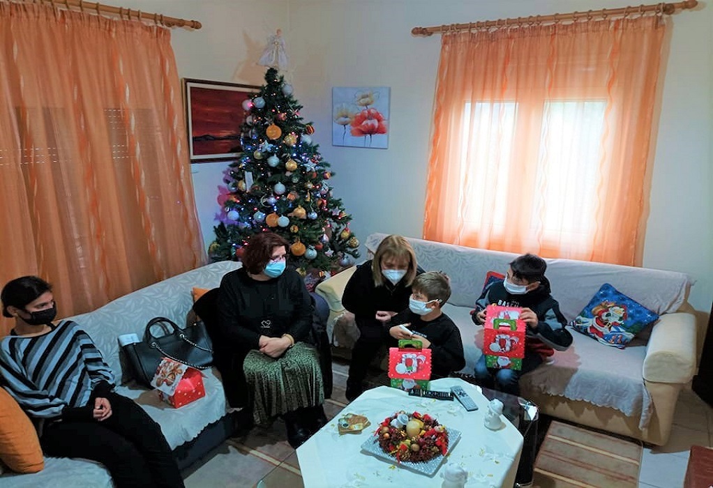 Το διαδικτυακό χριστουγεννιάτικο δέντρο ευχών άναψε για το Παιδικό Χωριό SOS στο Πλαγιάρι (ΦΩΤΟ) 