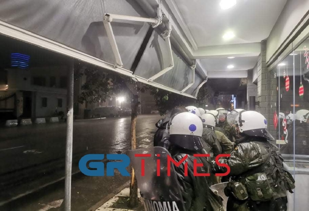 Θεσσαλονίκη: 9 συλλήψεις για τα χτεσινά επεισόδια-Εκτεταμένες ζημιές στο κέντρο (ΦΩΤΟ-VIDEO)