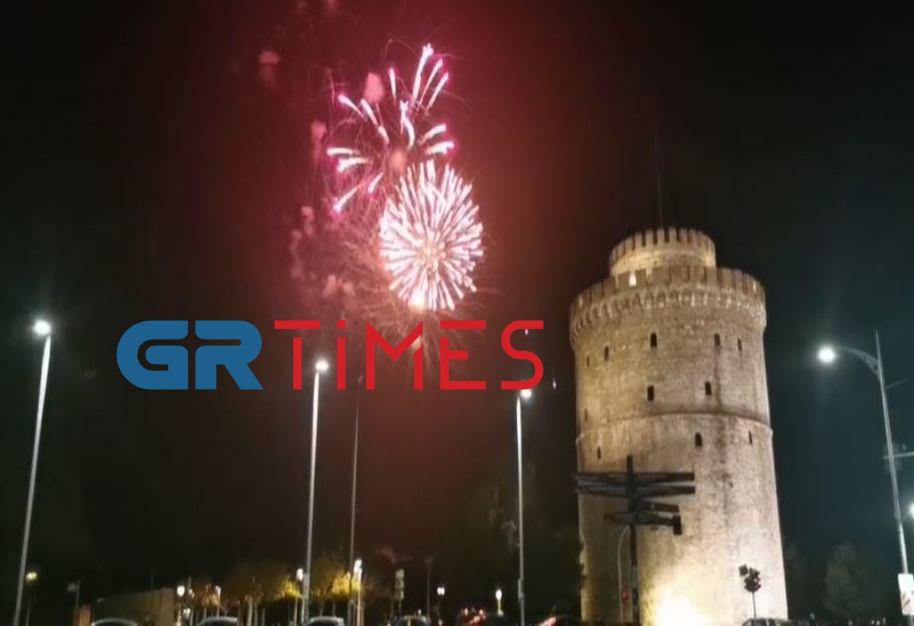 Με χιλιάδες πυροτεχνήματα υποδέχθηκε το 2022 η Θεσσαλονίκη – Εντυπωσιακό βίντεο