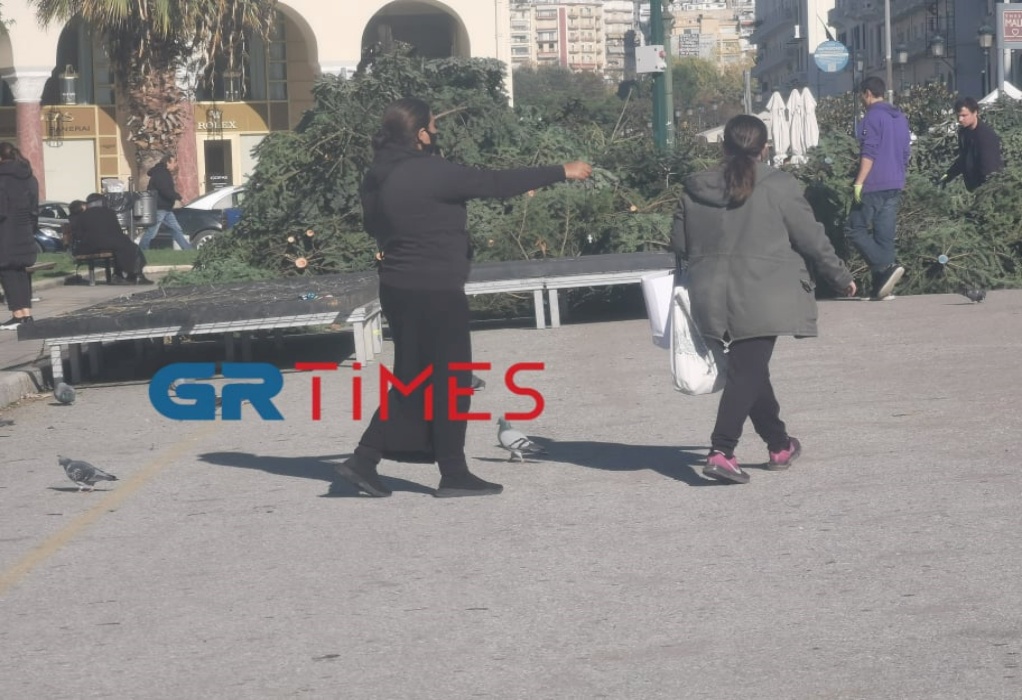 Θεσσαλονίκη: Βγήκαν ξανά στη γύρα οι «μαϊμού» καλόγριες – Καρέ-καρέ η δράση τους (VIDEO)