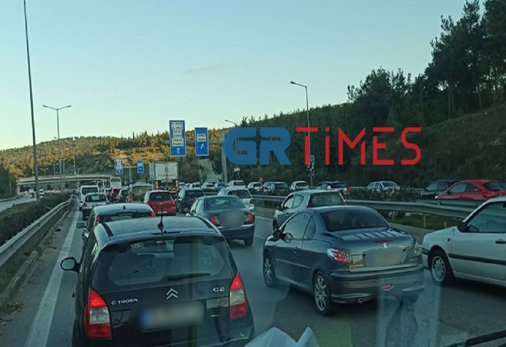 Θεσσαλονίκη: Καραμπόλα 4 οχημάτων -Μποτιλιάρισμα στην Περιφερειακή (ΦΩΤΟ-VIDEO)