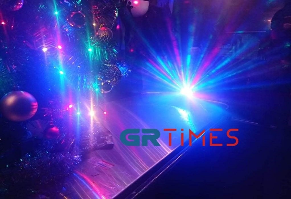 Θεσσαλονίκη: Στα Χριστουγεννιάτικα «ντύθηκαν» κλούβες των ΜΑΤ (ΦΩΤΟ)