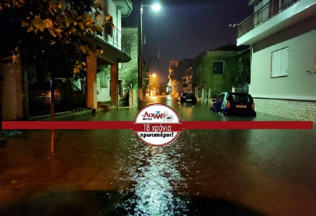 Πλημμύρισαν σπίτια και δρόμοι στο Μεσολόγγι (ΦΩΤΟ)