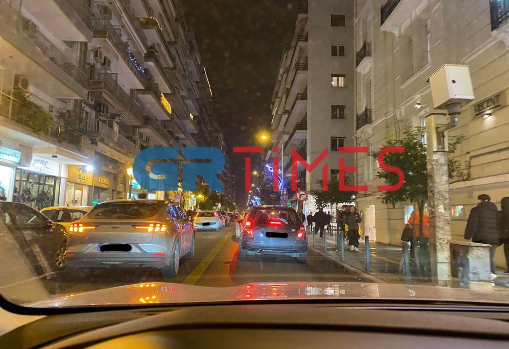 Θεσσαλονίκη: Του…διπλοπαρκαρισμένου στη Μητροπόλεως (ΦΩΤΟ-VIDEO)