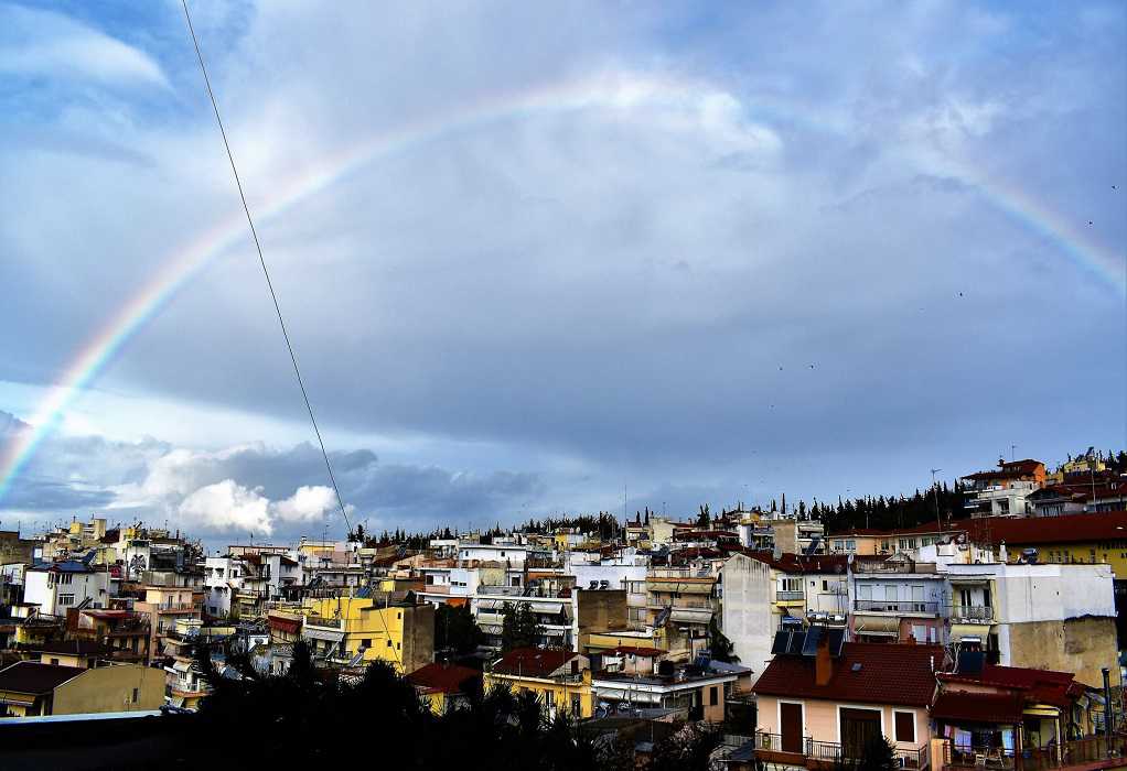 Εντυπωσιακό ουράνιο τόξο «στόλισε» τον ουρανό της Θεσσαλονίκης (ΦΩΤΟ)