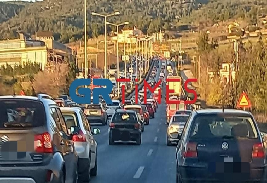 Θεσσαλονίκη: Καραμπόλα 3 οχημάτων και μποτιλιάρισμα στον Περιφερειακό