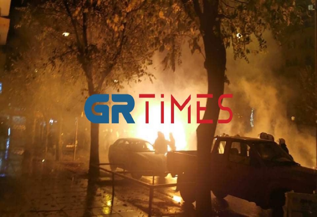Θεσσαλονίκη: «Βροχή» από μολότοφ στο τέλος της πορείας για τον Αλ. Γρηγορόπουλο (ΦΩΤΟ-VIDEO)
