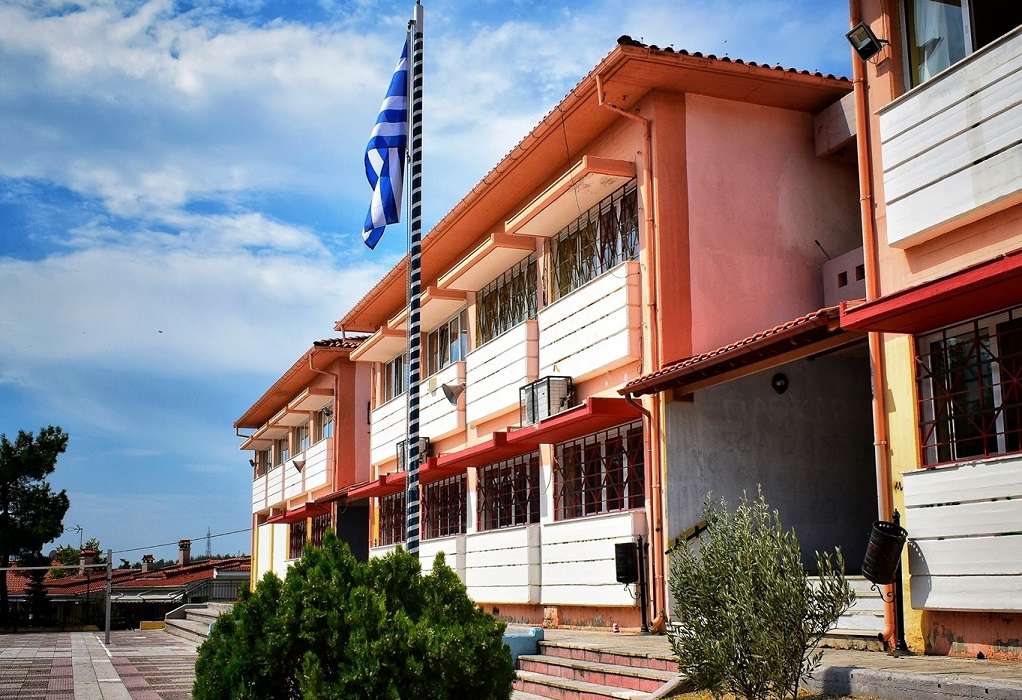 Θεσσαλονίκη: Σκηνές Φαρ Ουέστ σε σχολείο του Ωραιοκάστρου