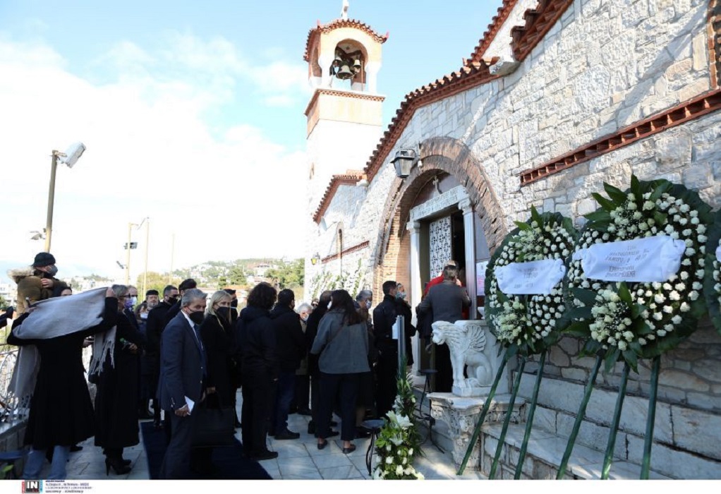 Γιώργος Τράγκας: Αυτή την ώρα η κηδεία – Συγγενείς και φίλοι στο τελευταίο αντίο (ΦΩΤΟ-VIDEO)