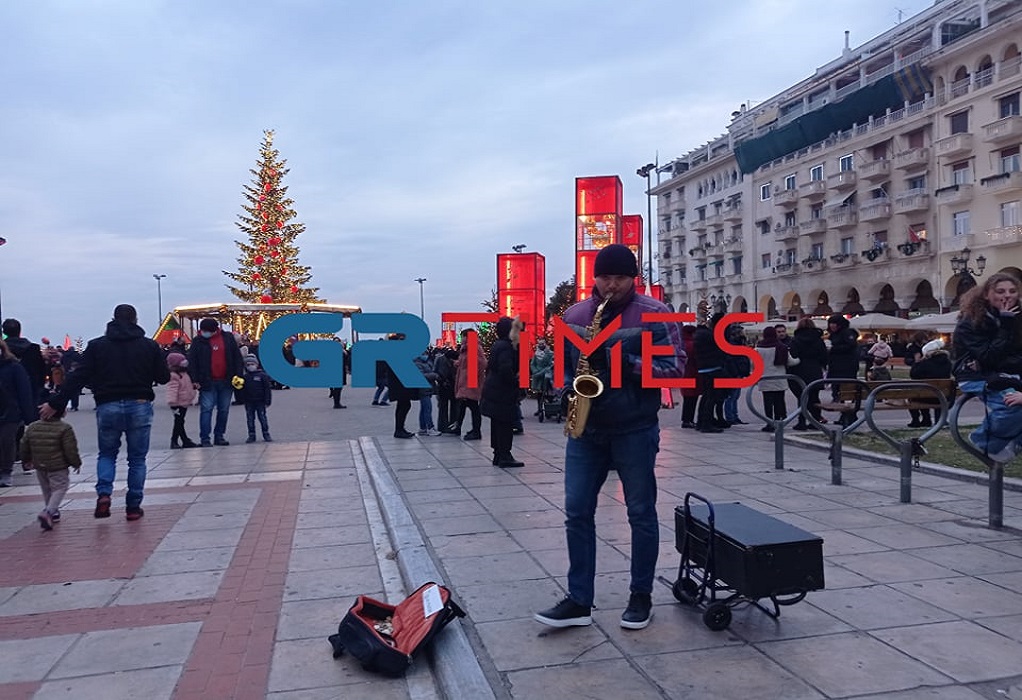 Χριστούγεννα στη Θεσσαλονίκη: «Πλημμύρισε» από κόσμο το κέντρο παρά τις χαμηλές… θερμοκρασίες (ΦΩΤΟ-VIDEO)  