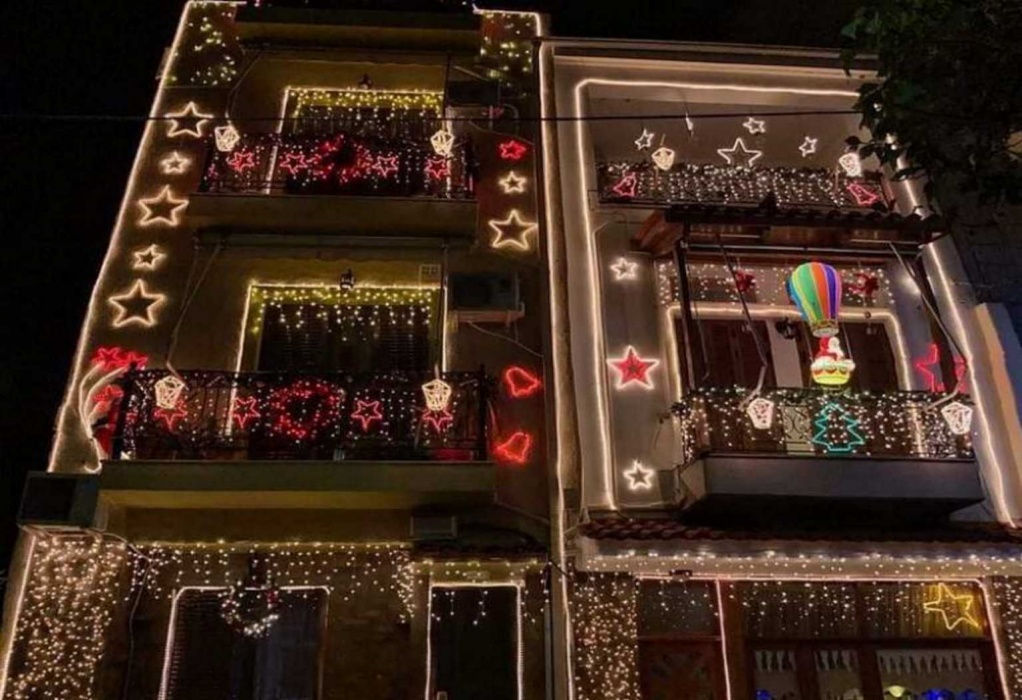 Πάτρα: Το σπίτι με τα 15.000 λαμπιόνια που έγινε viral για τα Χριστούγεννα (VIDEO)