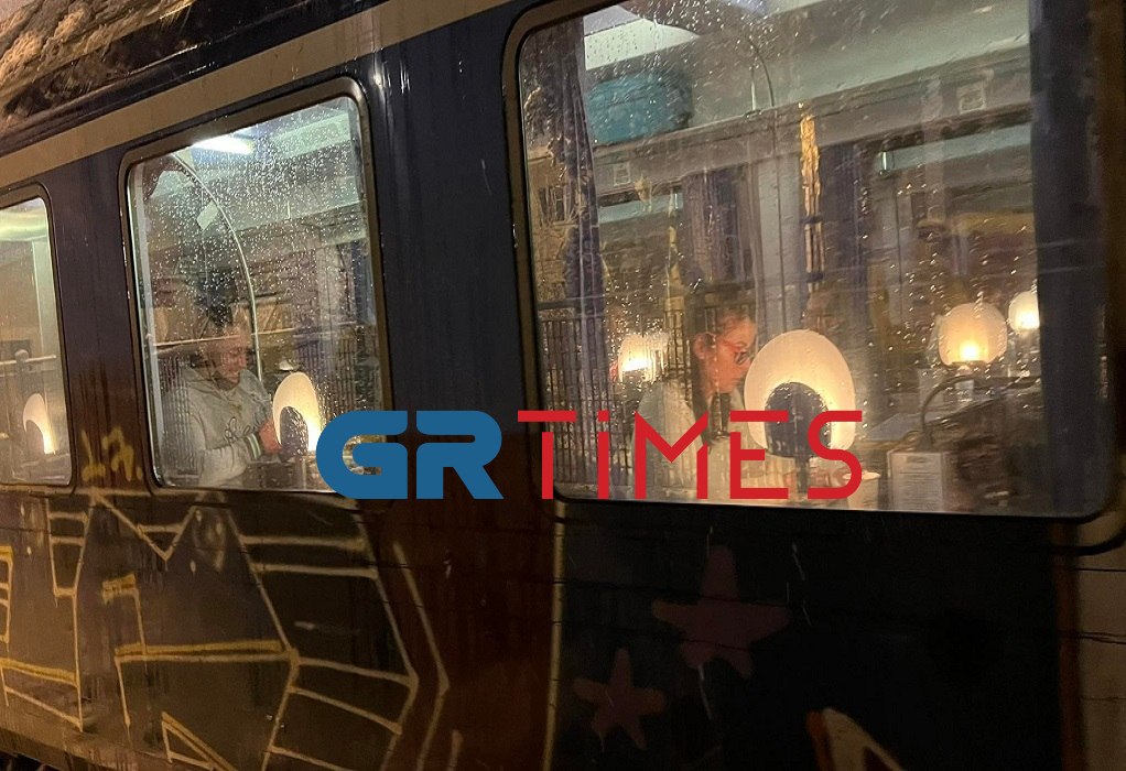 Ταλαιπωρία για δεκάδες επιβάτες τρένου που ακινητοποιήθηκε στην Οινόη - Δείτε φωτογραφίες