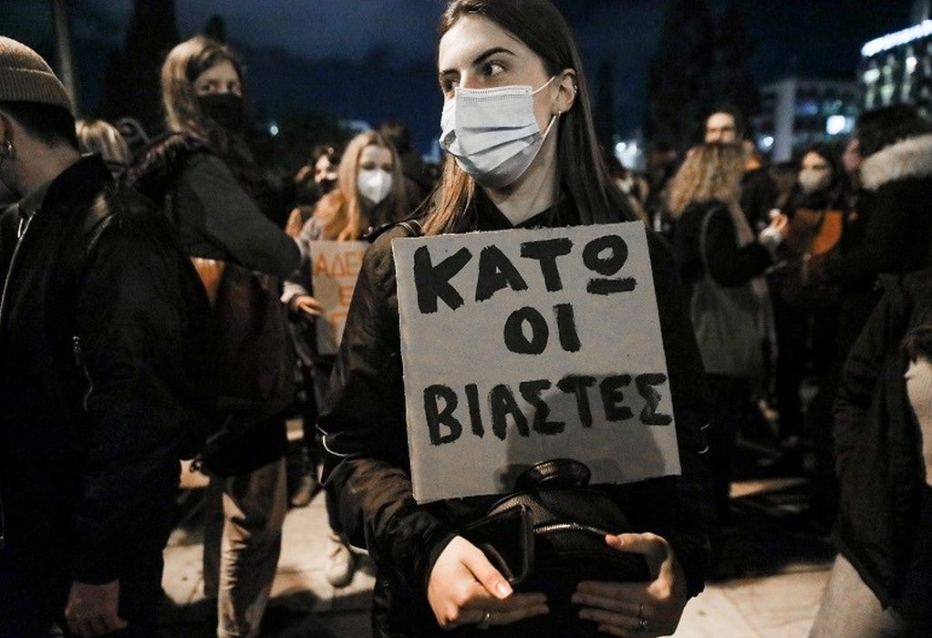 Αθήνα: Συγκέντρωση συμπαράστασης στην 24χρονη Γεωργία Μπίκα (VIDEO)