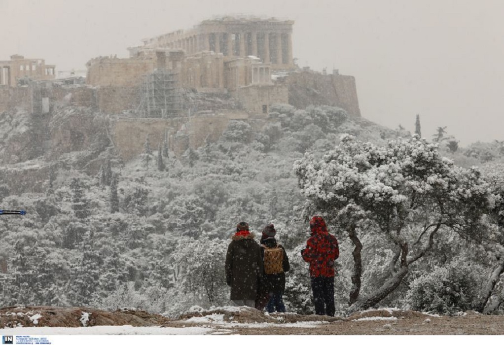 Η επόμενη μέρα στην Αθήνα μετά την ιστορική χιονοκαταιγίδα από ψηλά (VIDEO) 