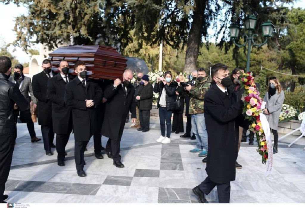 Η Ελλάδα αποχαιρετά τον εμβληματικό Αλέκο Φασιανό-Το τελευταίο αντίο (ΦΩΤΟ)