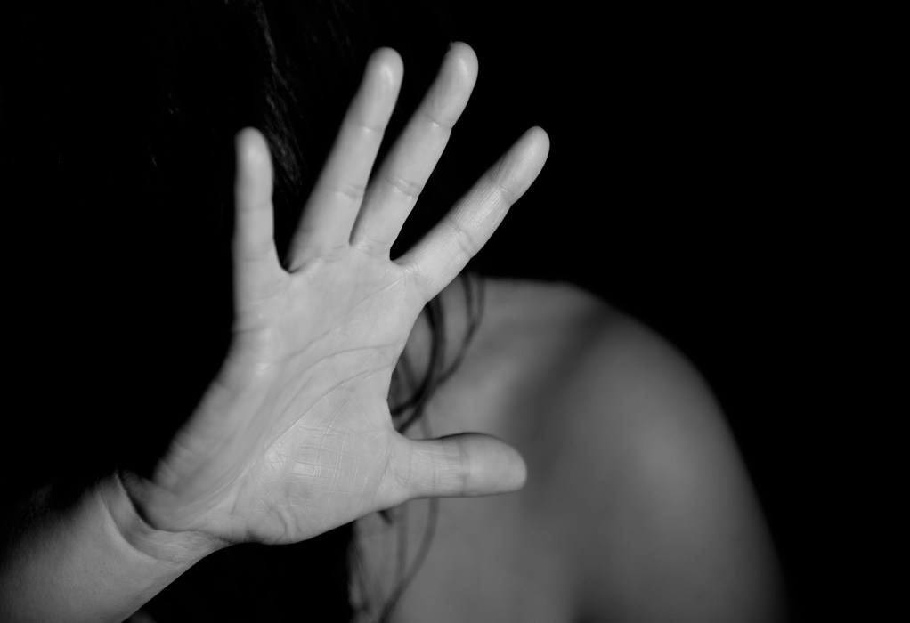 Σκιάθος: Έπεσε θύμα βιασμού από τον πρώην σύζυγό της