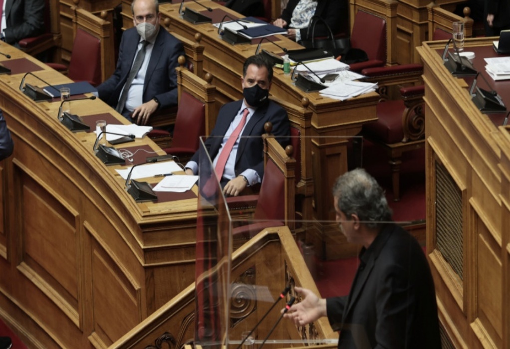 Πιάστηκαν στα χέρια Γεωργιάδης-Πολάκης στη Βουλή – Τους χώρισε η φρουρά (VIDEO)