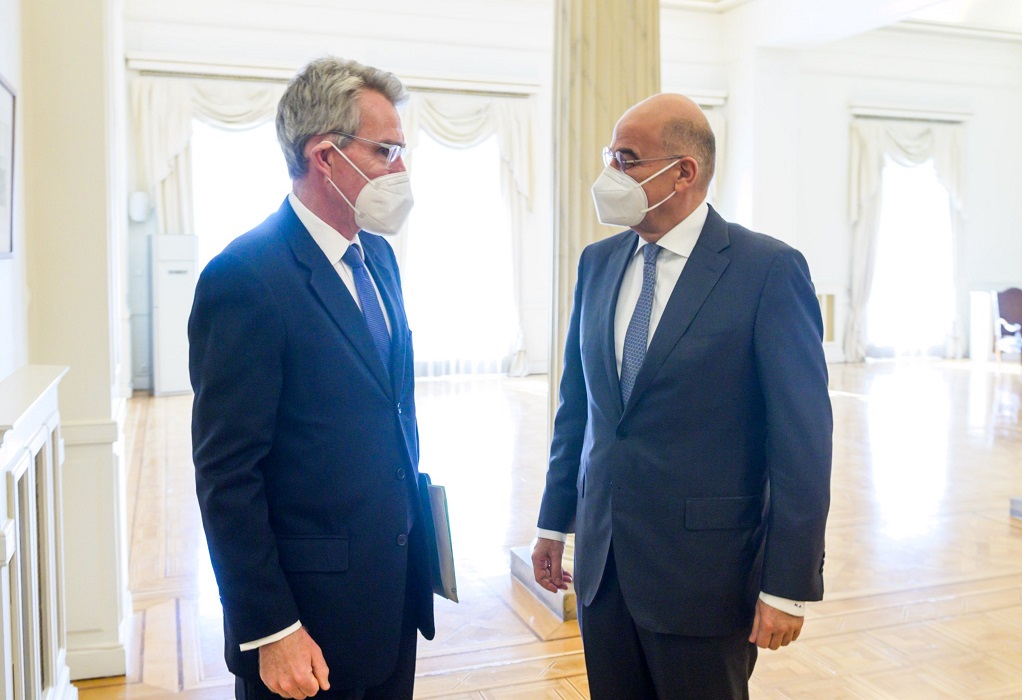 Η στρατηγική σχέση Ελλάδας-ΗΠΑ στο επίκεντρο της συνάντησης Δένδια-Πάιατ