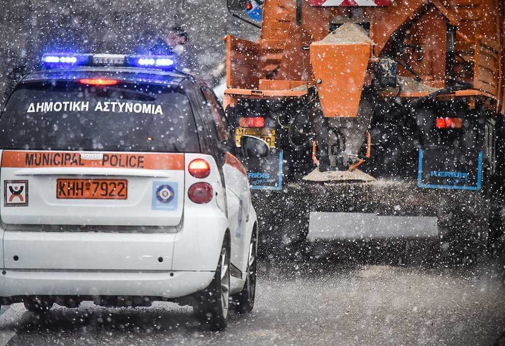 Κακοκαιρία Ελπίς – Αθήνα: 42 μεγάλα μηχανήματα του δήμου σαρώνουν όλους τους δρόμους