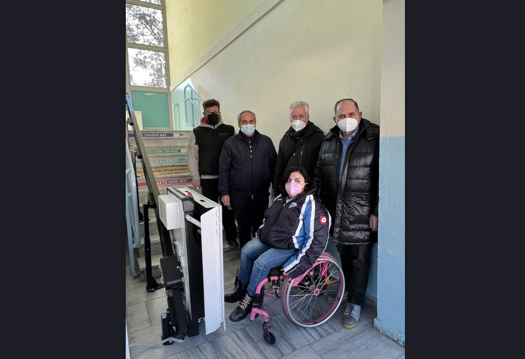 Δ. Παύλου Μελά: Ανελκυστήρες σκάλας με κάθισμα για άτομα με κινητικά προβλήματα σε σχολεία