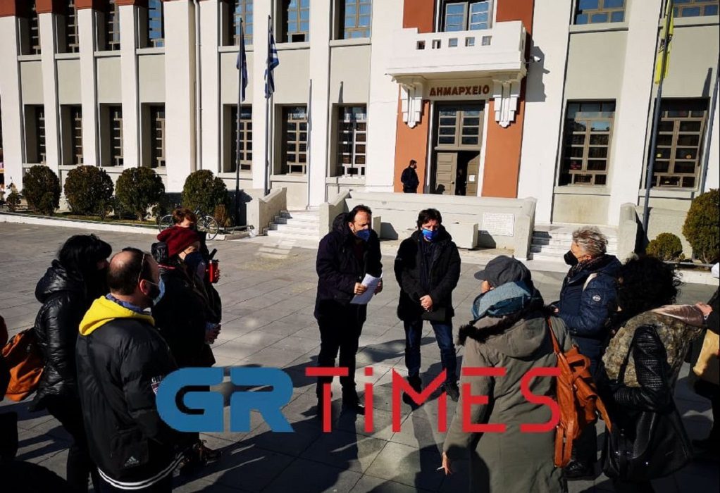 Καλαμαριά: Διαμαρτυρία της Ένωσης Γονέων στο δημαρχείο για ασφαλή λειτουργία των σχολείων (ΦΩΤΟ-VIDEO)