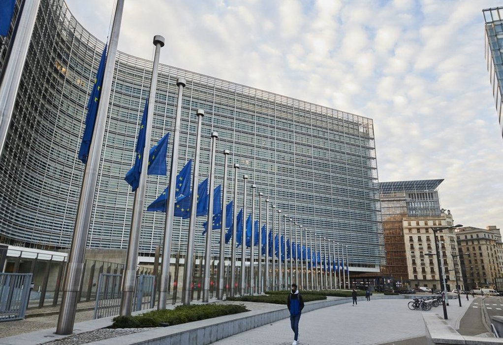 «Θρήνος» στο ευρωπαϊκό κοινοβούλιο για Ντ. Σασόλι-Κυματίζουν μεσίστιες οι σημαίες (VIDEO-ΦΩΤΟ)