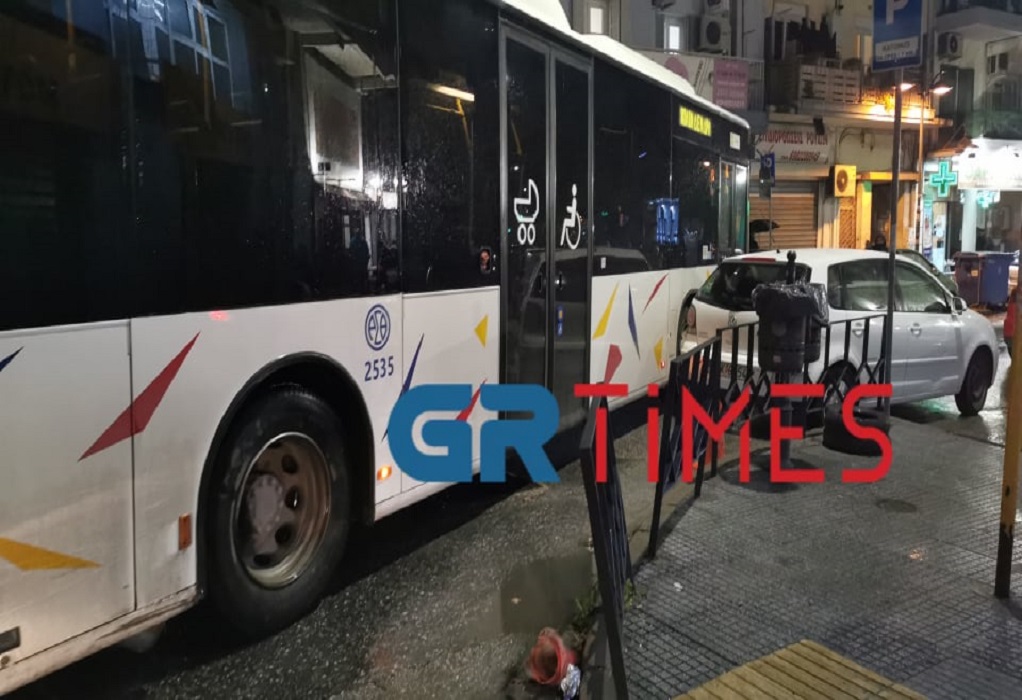 Θεσσαλονίκη: Πάρκαρε παράνομα και «έκλεισε» λεωφορείο – Ταλαιπωρία για οδηγούς (VIDEO)