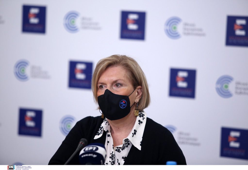 Γκάγκα: Παραμένουν οι μάσκες σε εσωτερικούς χώρους – «Μην ανησυχείτε» για την ηπατίτιδα