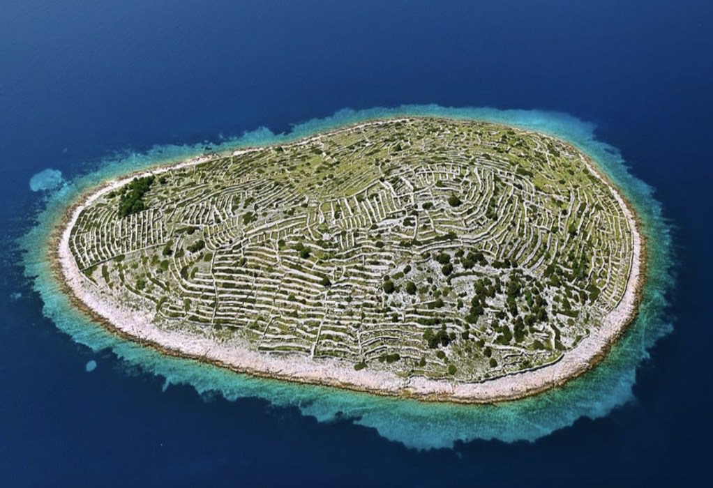 Ένα νησί στην Κροατία που μοιάζει με δακτυλικό αποτύπωμα