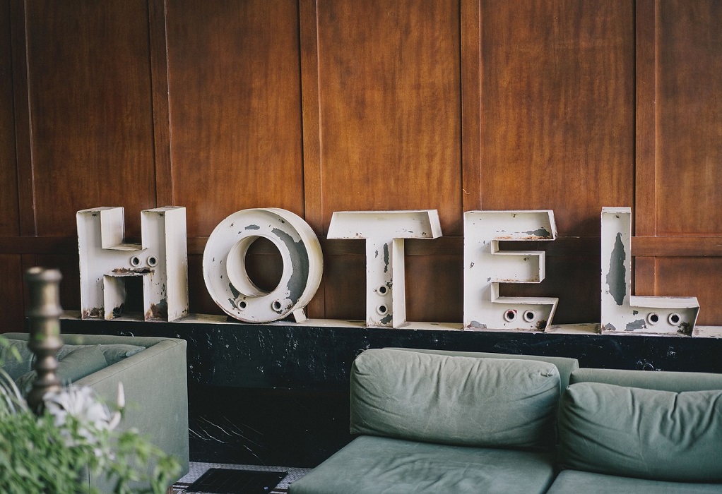 ΕΛΣΤΑΤ: Πληρότητα 61,2% στα ξενοδοχεία το πρώτο 9μηνο