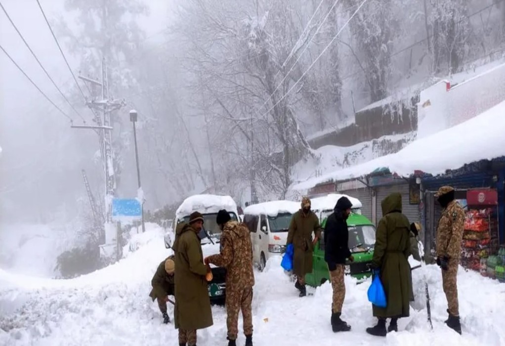 Πακιστάν: Τουλάχιστον 21 άνθρωποι έχασαν τη ζωή τους λόγω ισχυρής χιονοθύελλας