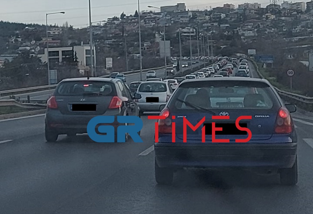 Kαραμπόλα τεσσάρων αυτοκινήτων στην Περιφερειακή Οδό Θεσσαλονίκης (ΦΩΤΟ)