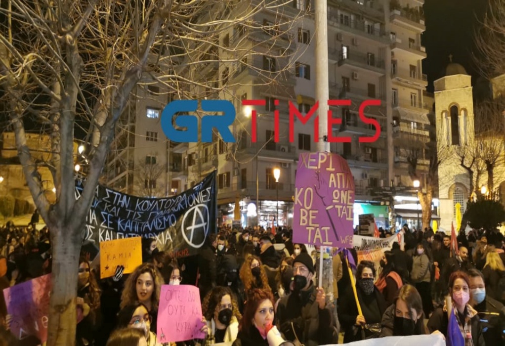 Θεσσαλονίκη: Κινητοποίηση για τον βιασμό 19χρονης από αστυνομικούς στο Α.Τ. Ομόνοιας