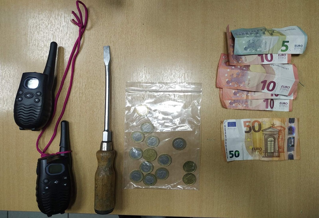 Σέρρες: Χειροπέδες σε άνδρα που έκλεψε από οχήματα αντικείμενα αξίας 1.200 ευρώ (ΦΩΤΟ)