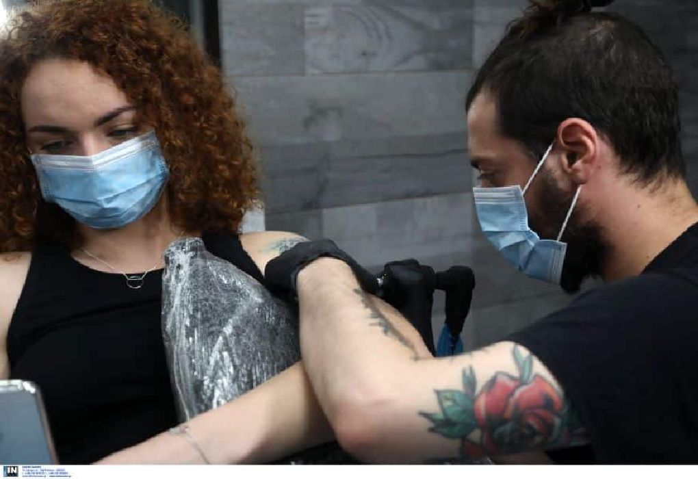 Ασφαλέστερα τα τατουάζ στην Ευρώπη- Τι αλλάζει με τους νέους κανόνες της ΕΕ για τα χημικά