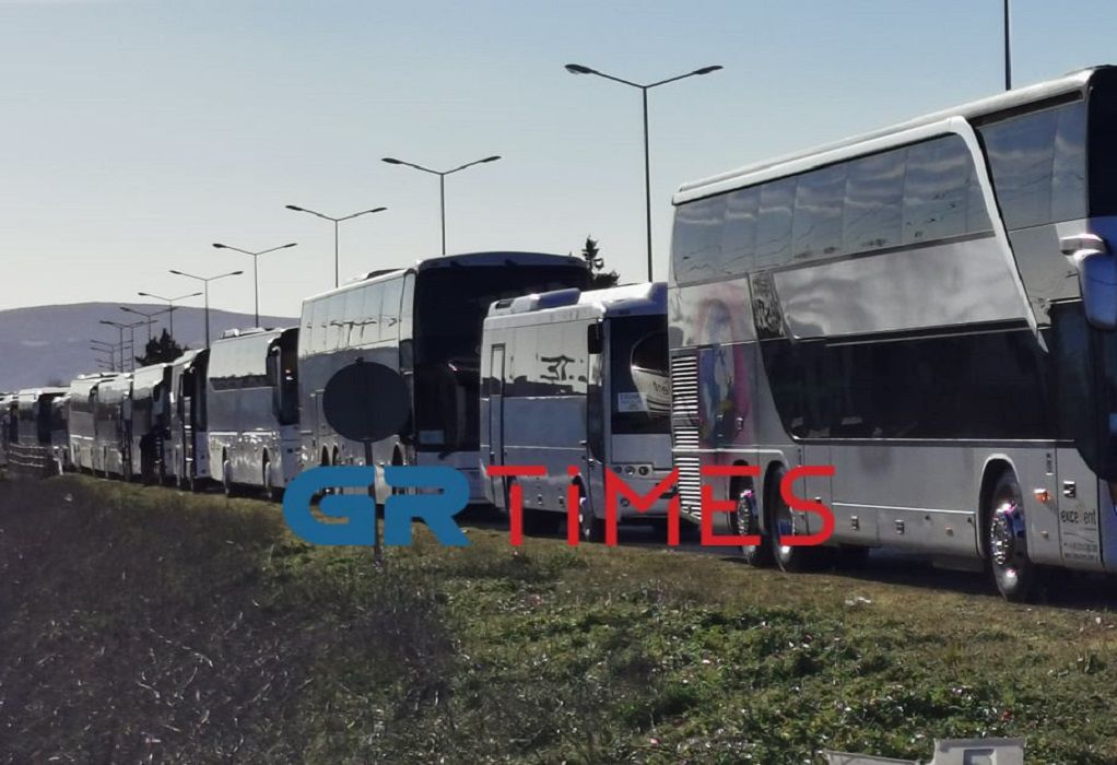 Θεσσαλονίκη: Διαμαρτυρία με κομβόι από δεκάδες τουριστικά λεωφορεία (ΦΩΤΟ-VIDEO)