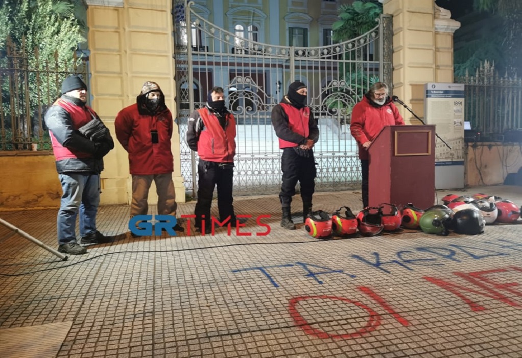 Θεσσαλονίκη: «Αθάνατοι» φώναξαν εργαζόμενοι της e-food- «Ούτε σε πόλεμο τόσους νεκρούς» (VIDEO)