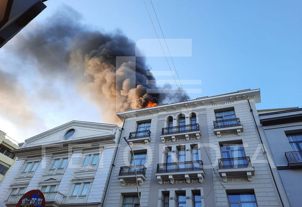 Φωτιά σε ξενοδοχείο στον Βόλο (ΦΩΤΟ-VIDEO)