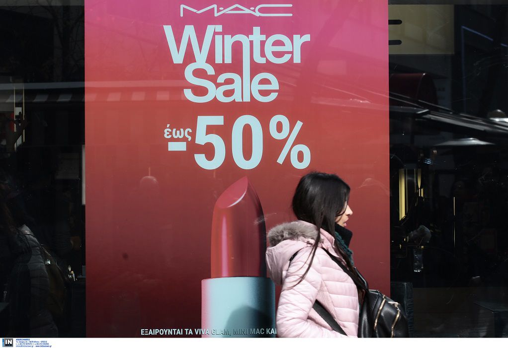 Ξεκινούν τη Δευτέρα 9 Ιανουαρίου οι χειμερινές εκπτώσεις – Τι πρέπει να προσέξουν οι καταναλωτές