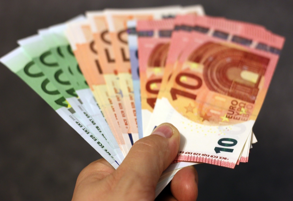 Λιβαδειά: Βρήκε 5.850 ευρώ στο δρόμο και τα παρέδωσε στην αστυνομία