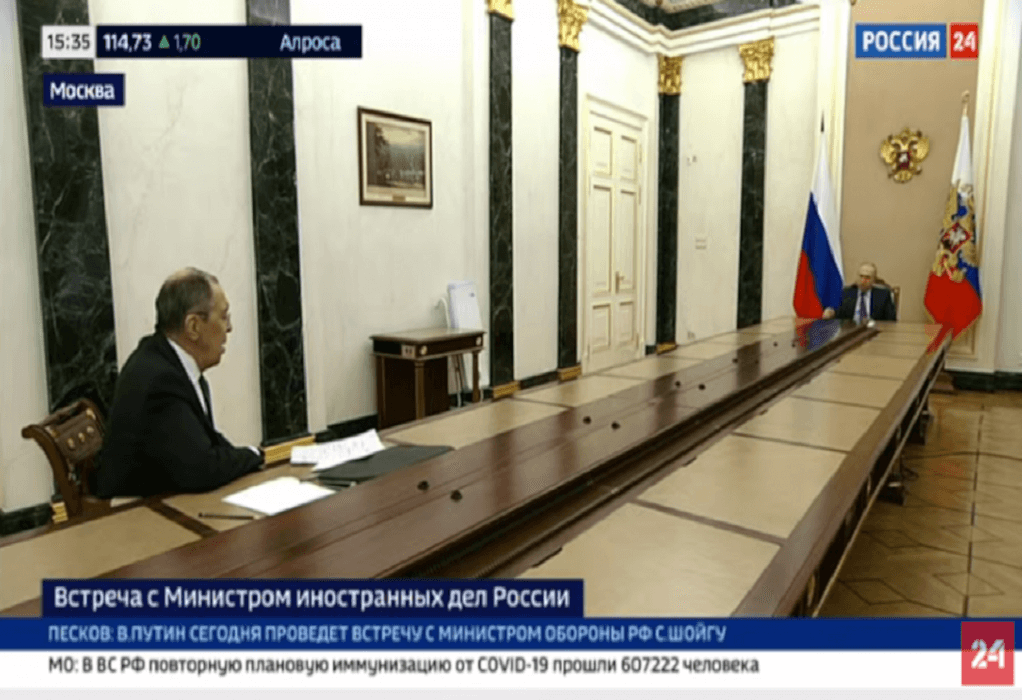 Πούτιν: Έβαλε τον Λαβρόφ να κάτσει πιο μακριά και από τον… Μακρόν (VIDEO)
