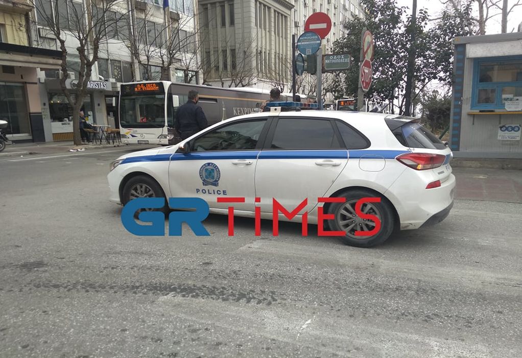 Θεσσαλονίκη: Πυροβόλησε κατά λάθος μέσα σε αστυνομικό τμήμα