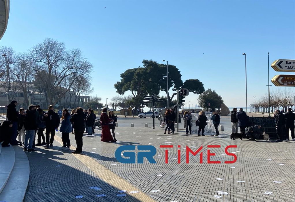 Θεσσαλονίκη: Συγκέντρωση διαμαρτυρίας στο ΚΘΒΕ κατά του Δ. Λιγνάδη (ΦΩΤΟ)