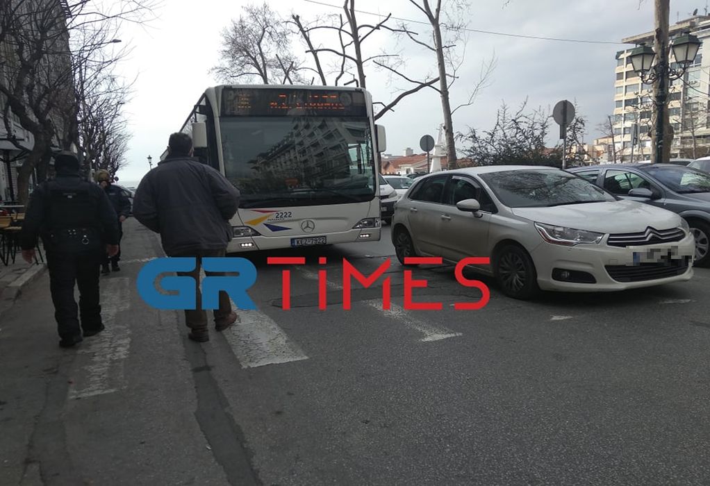 Θεσσαλονίκη: Σύγκρουση λεωφορείου με Ι.Χ στο κέντρο-Δύο τραυματίες (ΦΩΤΟ)